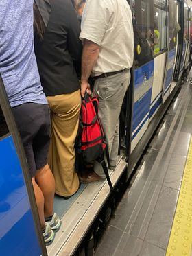 Más Madrid y PSOE, contra el 'caos' en Metro de Madrid, con vagones 'abarrotados' y 'empujadores' en los andenes