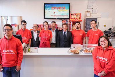 Una cafetería en Barajas, con personas muy capaces