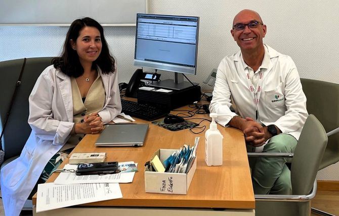 En la imagen, Esther Ruano de la Llave, especialista en Dietética y Nutrición y coordinadora del programa, y el Dr. Juan Carlos Meneu Díaz, jefe del Servicio de Cirugía General y del Aparato Digestivo del Hospital Universitario Ruber Juan Bravo.