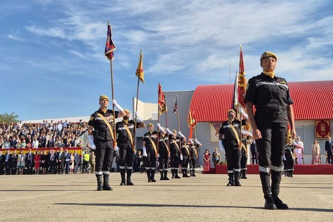 La Unidad Militar de Emergencias (UME) ha celebrado este sábado, 4 de octubre, el acto central con motivo de su XX Aniversario y el día de su patrona, la Virgen del Rosario, en un acto presidido por la ministra de Defensa Margarita Robles y al que también acudió el Jefe de Estado Mayor de la Defensa, almirante general Teodoro Esteban López Calderón.