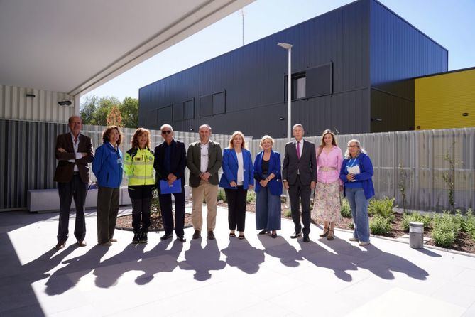 La vicealcaldesa, Inma Sanz, ha visitado las instalaciones con la delegada de Obras y Equipamientos, Paloma García Romero, y el concejal del distrito, Ignacio Pezuela.