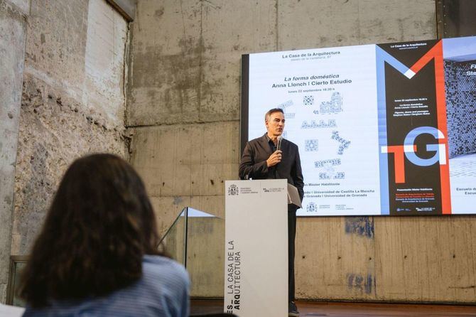 El programa del máster, que se impartirá en las escuelas de Arquitectura de Toledo y Granada, centra su investigación en la tipología y el lenguaje de la vivienda colectiva, uno de los grandes retos de nuestro tiempo.