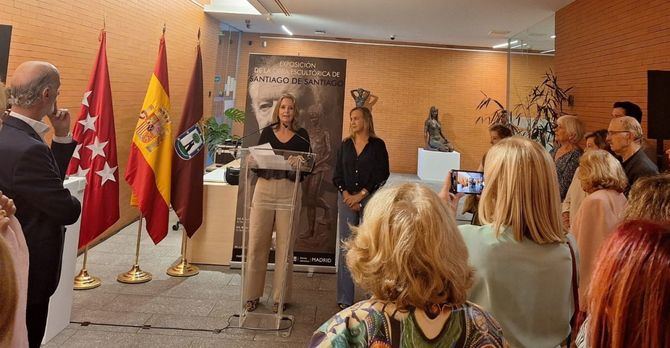 La concejala de Salamanca, Cayetana Hernández de la Riva, ha inaugurado este lunes la muestra que reúne, en el Centro Cultural Emilia Pardo Bazán, algunas de las obras y réplicas más importantes de la carrera del artista.