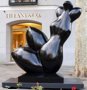 El recorrido permite, de este modo, descubrir la evolución creativa de Baltasar Lobo, desde la figuración hasta la abstracción de la figura femenina.