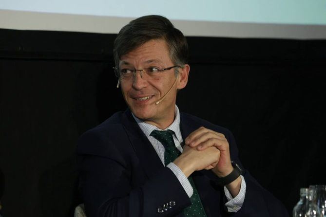 El responsable de la Junta de Fuencarral-El Pardo ha resaltado logros como el aumento del presupuesto para los colegios del distrito y el pionero proyecto 'Smart Bus'. Además, ha querido subrayar que es el distrito tiene el menor índice delictivo de Madrid.