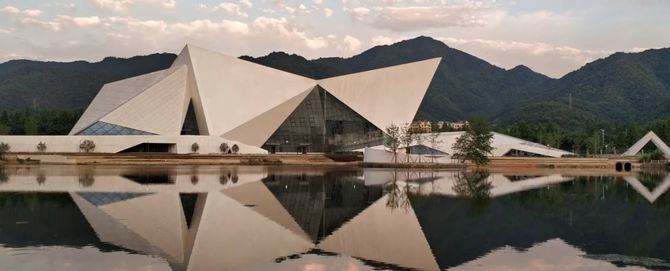 La Universidad de Zhejiang no sólo es la cuna histórica y el semillero de talento del desarrollo de inteligencia artificial en China, sino que también el ecosistema circular que ha construido –basado en la integración de educación, investigación e industria– está generando un poderoso efecto de expansión.