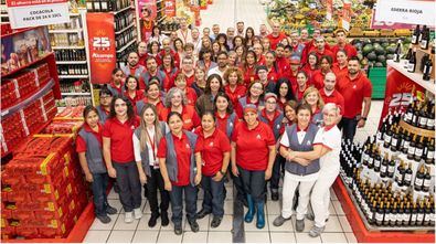 El hipermercado Alcampo Pío XII celebra medio siglo de historia desde su inauguración en 1975, cuando abrió sus puertas bajo la enseña Jumbo como el primer hipermercado de la Comunidad de Madrid.