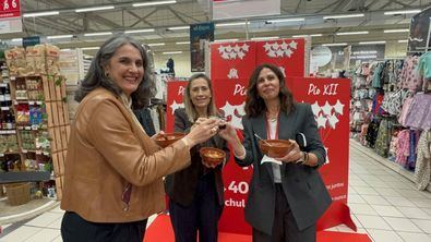 El aniversario se ha celebrado con un acto en el propio hipermercado, al que han asistido la concejala presidenta del distrito de Chamartín, Yolanda Estrada, proveedores, trabajadores, clientes y vecinos, que han querido compartir este hito histórico.