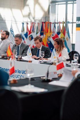 Durante la jornada, Maíllo ha presentado la Planificación Estratégica 2025-2027, que promueve una cooperación real entre capitales que comparten historia, lengua y valores.