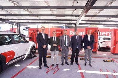 El delegado de Urbanismo, Medio Ambiente y Movilidad, Borja Carabante, la ha inaugurado esta mañana, acompañado por el concejal del distrito, Ángel Ramos, y responsables de Acciona Energía, concesionaria de la infraestructura.