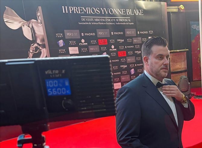 Los Premios Yvonne Blake cuentan con la colaboración de empresas e instituciones que apuestan por el crecimiento cultural de Madrid. Entre estos colaboradores, destaca Javier Guerrero, abogado mediático, CEO y fundador de Guerrero & Asociados Abogados, cuyo apoyo contribuye a reforzar la dimensión profesional y el impacto social del evento.