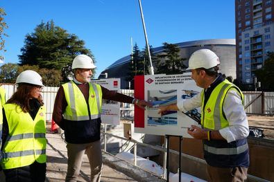 El viceconsejero de Vivienda, Transportes e Infraestructuras, Jose Maria Garcia, ha visitado las instalaciones, para comprobar la evolucion de los trabajos.