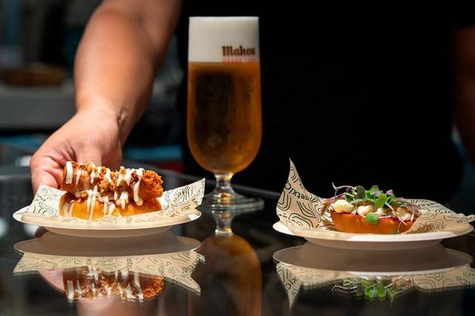 El mercado gastronómico 'Bernabéu Market', que está ubicado en el renovado estadio del Real Madrid, ha abierto sus puertas en un espacio que se reúne restaurantes y tiendas 'gourmet' especializadas.