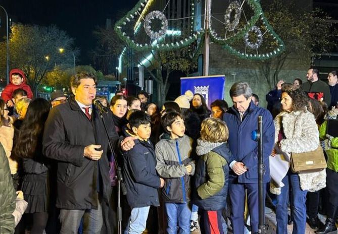 El encendido oficial de la iluminación navideña será el lunes, 24 de noviembre, a las 19:00 horas, en los jardines de la junta municipal.