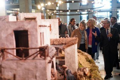 Más de 200 figuras, en el belén circular de Cibeles