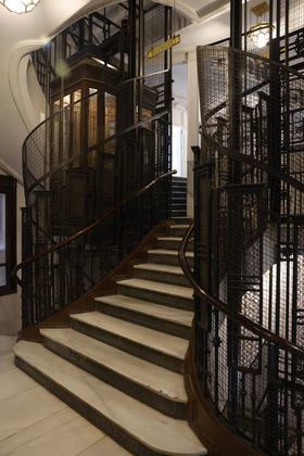 El edificio está incluido en el Catálogo de Edificios Protegidos del Plan General con el nivel 1 de protección, grado singular y está declarado como Bien de Interés Cultural en la categoría de ‘Monumento’ número 301 denominado ‘Casa Palazuelo’ por Decreto 83/1997, de 10 de julio.