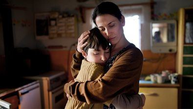 Más de cuatro millones de personas en España se encuentran en situación de exclusión severa, un tercio de ellas niños, y las familias encabezadas por mujeres y las personas migrantes en situación irregular se encuentran entre las más afectadas.