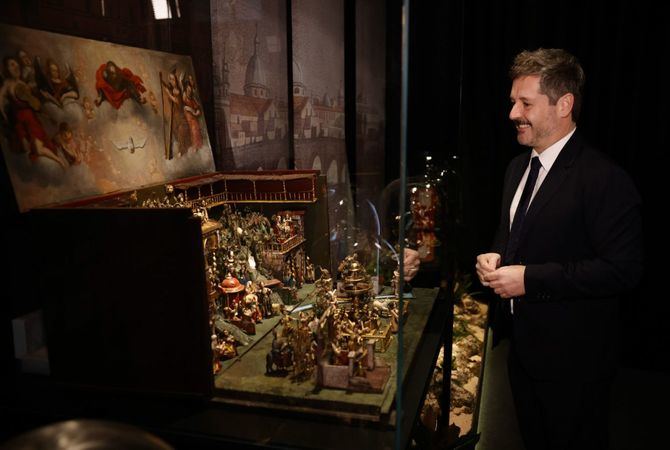 El conjunto se puede visitar de forma gratuita, hasta el 8 de febrero, y se acompana de creaciones del siglo XVIII, realizadas en talleres de Malaga y Barcelona, y de una banda sonora compuesta de villancicos virreinales.