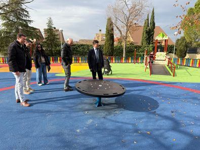 Renovada el área infantil de Tres Olivos, en Fuencarral-El Pardo