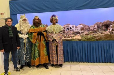 Pérez ha recordado la apuesta del distrito “por la cultura, las tradiciones, las familias y la participación” y ha tenido unas palabras de agradecimiento para “todas aquellas entidades que voluntariamente han hecho posible la celebración de las dos cabalgatas”.