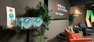 El certamen de libreros expertos de El Corte Inglés reconoce, en su octava edición, las mejores obras de las categorías No Ficción, Ficción, Libro Revelación, Infantil, Poesía, Juvenil y Novela ilustrada.