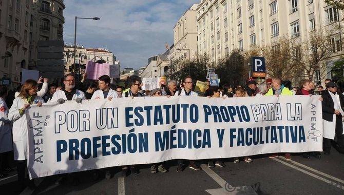 El Sindicato de Médicos y Facultativos de Madrid (SIME), federado en CSIT Unión Profesional, han abogado por mantener el respeto a la singularidad y responsabilidad del trabajo médico y facultativo en los términos que recoge actualmente la Ley de Ordenación de las Profesiones Sanitarias (LOPS).