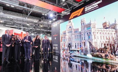 Los reyes inauguran un Fitur de luto