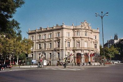 Hablar de fantasmas en Madrid es hablar de la niña fantasma Raimunda, la hija de los marqueses de Linares. Su hogar es el Palacio de Linares, hoy reconvertido en Casa de América, con restaurante ajardinado incluido.