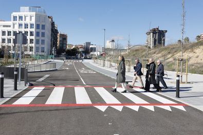 El ámbito está compuesto por tres parcelas residenciales colectivas con capacidad para unas 100 viviendas y cuatro parcelas con uso dotacional deportivo.