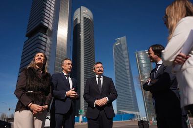 El consejero de Medio Ambiente, Agricultura e Interior, Carlos Novillo, ha visitado este lunes la parcela publica que albergara esta novedosa infraestructura en la capital madrilena.