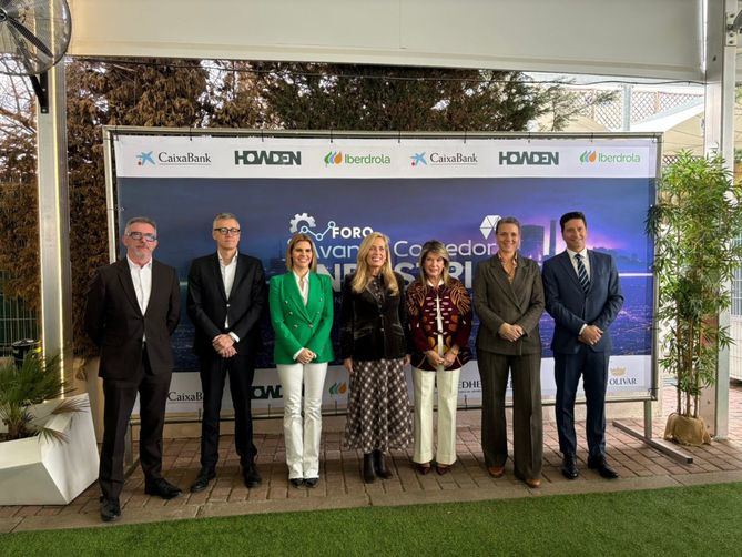 La Comunidad de Madrid creara en el distrito industrial Sur y Corredor del Henares una ventanilla unica de atencion a empresas, con planes de formacion y redes de colaboracion entre las companias, la Administracion, los clusteres sectoriales, universidades y centros de investigacion.