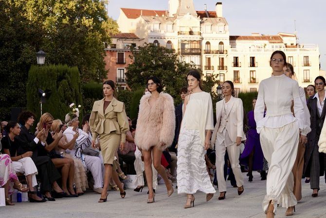 La plaza de España es el escenario elegido por el Ayuntamiento de Madrid, a través de su programa Madrid Capital de Moda, y la Asociación Creadores de Moda de España (ACME) para acoger la inauguración de la Semana de la Moda 2026, que se celebra del 12 al 22 de marzo.