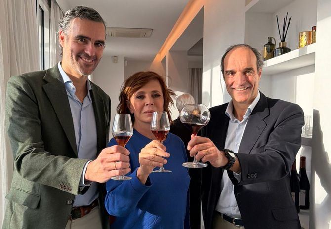 El evento fue organizado por Francisco J. Lopez Navarrete, CEO de la organizacion, y conto con la asistencia de destacados miembros de la comunidad educativa, entre ellos Agatha Ruiz de la Prada, Chair of Fashion Marketing Programs, y Lazaro Rosa-Violan, Chair of Interior Design Programs, junto con otros invitados especiales.