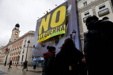'No a la guerra' de Greenpeace, en Sol