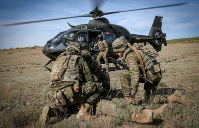 Déficit crónico de militares en España