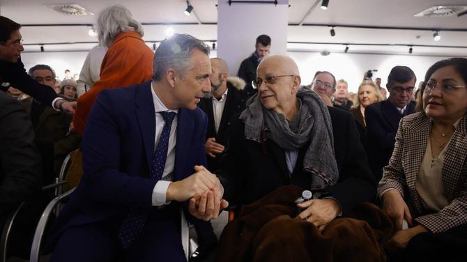 La Comunidad de Madrid ha reconocido este viernes, 2 de enero, la trayectoria profesional del periodista taurino Miguel Ángel Moncholi, en un acto celebrado en la plaza de toros de Las Ventas.