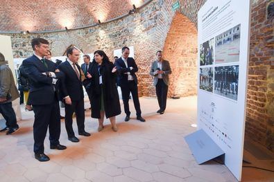 La muestra, impulsada por la Escuela de Ingenieros de Caminos, Canales y Puertos de la Universidad Politécnica de Madrid, ha sido inaugurada por el delegado de Urbanismo, Medio Ambiente y Movilidad, Borja Carabante, y el concejal delegado de Limpieza y Zonas Verdes, José Antonio Martínez Páramo.
