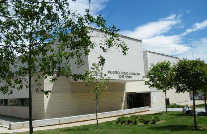 Nueva edición de los clubes de lectura ‘Entre líneas y ciencia’, una iniciativa que acerca la investigación científica al público a través de la lectura y el diálogo con especialistas.