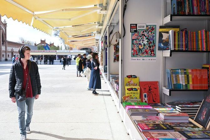 Organizada por el Ayuntamiento y la Asociación de Librerías de Madrid, la Feria del Cómic de Madrid es una cita anual dedicada al noveno arte que reúne a librerías, editoriales, creadores y público con el objetivo de fomentar la cultura del cómic.