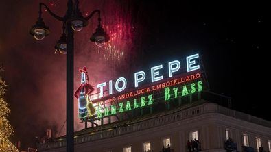 Más de 100 empresas, así como otro centenar de organizaciones también han confirmado su participación en la La Hora del Planeta. En Madrid, entre otras, los emblemáticos luminosos de Tio Pepe y Schweppes, en el distrito de Centro.