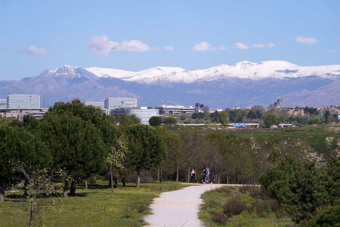 La Junta Municipal de Hortaleza promoverá actividades divulgativas y facilitará la observación del eclipse total de sol del próximo 12 de agosto, tras aprobar en el último Pleno del distrito una iniciativa centrada en acercar este fenómeno astronómico a la ciudadanía.