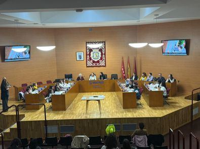 Asistieron una veintena de menores, representantes de los centros educativos Eijo Garay, Isaac Albéniz, IES Santamarca y Carmen Fernández Miranda, así como jóvenes de entidades sociales como Jaire y Cruz Roja.