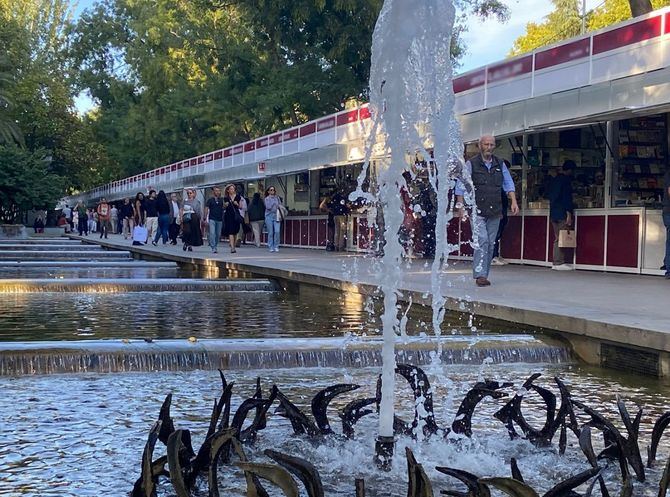 Organizada desde 1977 por la Asociación de Libreros de Lance, la 48ª edición de esta gran cita bibliográfica se celebrará del 30 de abril al 17 de mayo en el emblemático Paseo de Recoletos.