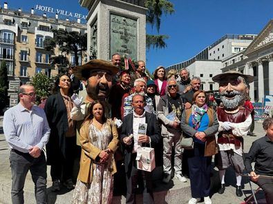 El miércoles 22, a las 12.00 horas, se celebrará, en la misma plaza, la tradicional lectura de la Corona poética dedicada a Cervantes, texto con el que el Ateneo de Valencia le rindió homenaje en 1872.