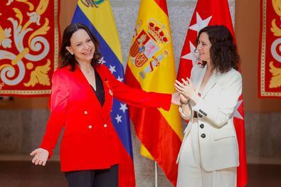 'Hoy recibis la Medalla de Oro y la Medalla Internacional de la Comunidad de Madrid como muestra de nuestro respaldo y agradecimiento', ha indicado la presidenta Diaz Ayuso.