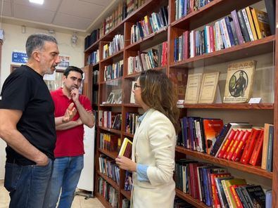 La concejala de Tetuán, Paula Gómez Angulo, ha visitado varios de los locales adheridos a esta iniciativa.