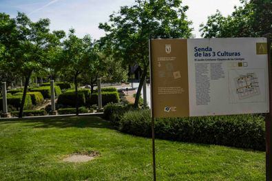 Este espacio mantiene intacto el espíritu con el que fue inaugurado el 7 de mayo de 1992 por los reyes de España, Juan Carlos y Sofía, coincidiendo con la Capitalidad Europea de la Cultura de Madrid, concebido no como la reconstrucción de jardines históricos concretos, sino como una creación contemporánea con materiales modernos.