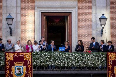 La periodista y escritora ha pronunciado esta tarde, desde el balcón de la Casa de la Villa, el pregón con el que arrancan oficialmente las fiestas en honor al patrón.