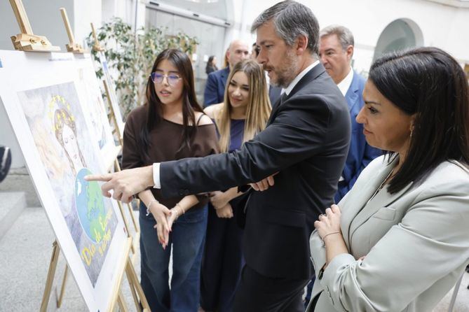 La Comunidad de Madrid ha celebrado el Dia de Europa, que se conmemora el 9 de mayo, con la 22ª edicion del tradicional concurso de carteles sobre la historia y los valores de la Union Europea (UE).