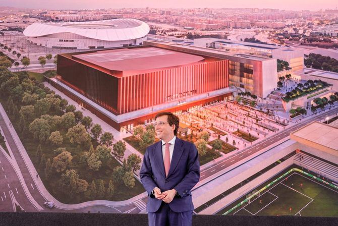 Almeida ha puesto en valor la colaboración público-privada para poner en marcha 'este espacio, único y exclusivo' para brindar a la ciudad de Madrid, 'y a todos sus vecinos', de un espacio de referencia 'en el ámbito deportivo, en el ámbito del ocio, en el ámbito musical, pero también en el ámbito universitario'.